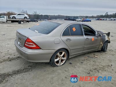 Trzecie zdjęcie samochodu z tyłu: 2004 MERCEDES-BENZ C 230K SPORT SEDAN VIN:WDBRF40J04A589801 - miniatura