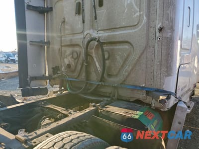 Zdjęcie 6 z 10 samochodu: 2018 FREIGHTLINER CASCADIA 126 SEMI TRUCK VIN:3AKJHHDR2JSJX4668 - miniatura
