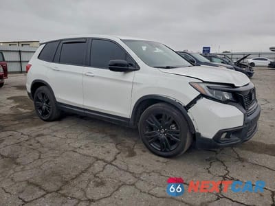 Czwarte zdjęcie samochodu z boku: 2020 HONDA PASSPORT SPORT VIN:5FNYF7H28LB005520 - miniatura