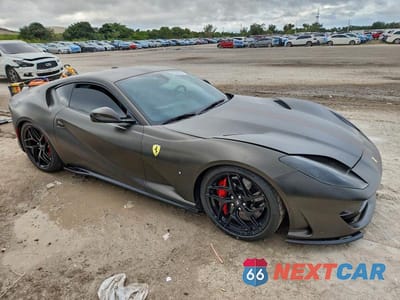 Czwarte zdjęcie samochodu z boku: 2018 FERRARI 812 SUPERFAST VIN:ZFF83CLA6J0235697 - miniatura
