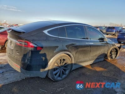 Trzecie zdjęcie samochodu z tyłu: 2016 TESLA MODEL X VIN:5YJXCBE23GF023800 - miniatura