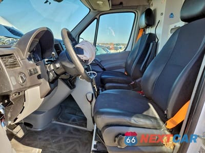 Zdjęcie 7 z 14 samochodu: 2017 MERCEDES-BENZ SPRINTER 2500 AMBULANCE VIN:WD3PE7CD0HP414755 - miniatura