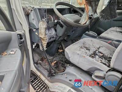 Zdjęcie 8 z 12 samochodu: 2018 ISUZU NPR BOX TRUCK VIN:JALC4W169J7009780 - miniatura