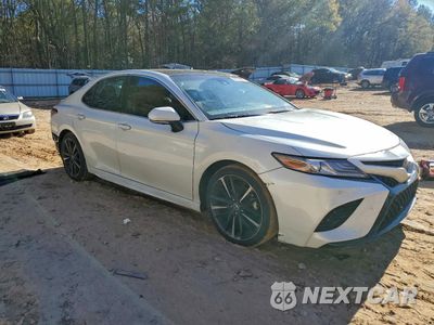 Czwarte zdjęcie samochodu z boku: 2018 TOYOTA CAMRY XSE VIN:4T1B61HK1JU150126 - miniatura