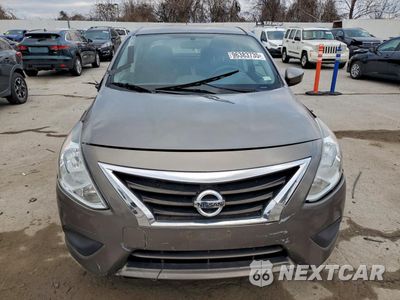 Piąte zdjęcie samochodu w środku: 2017 NISSAN VERSA S VIN:3N1CN7AP8HL803093 - miniatura