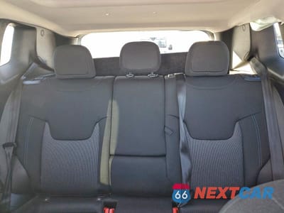 Zdjęcie 10 z 12 samochodu: 2021 JEEP RENEGADE LATITUDE VIN:ZACNJCBB7MPM43262 - miniatura