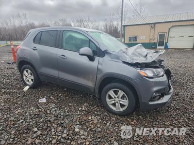 Czwarte zdjęcie samochodu z boku: 2020 CHEVROLET TRAX LS VIN:3GNCJNSB1LL224091 - miniatura