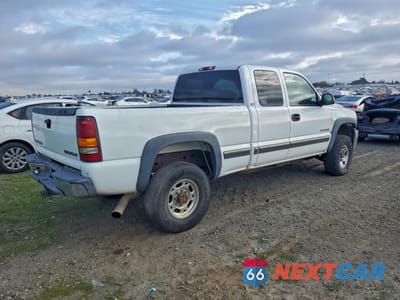 Trzecie zdjęcie samochodu z tyłu: 2002 CHEVROLET SILVERADO C2500 HEAVY DUTY VIN:1GCHC29U02E236715 - miniatura