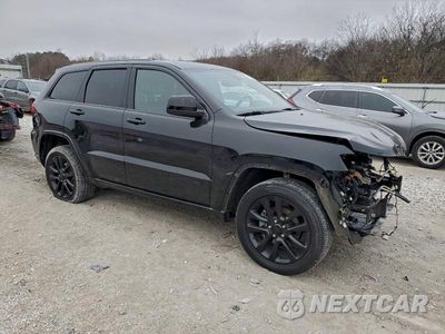 Czwarte zdjęcie samochodu z boku: 2020 JEEP GRAND CHEROKEE LAREDO VIN:1C4RJFAG0LC209986 - miniatura