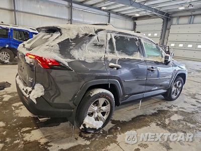 Trzecie zdjęcie samochodu z tyłu: 2025 TOYOTA RAV4 XLE VIN:JTMRWRFV1SD331047 - miniatura