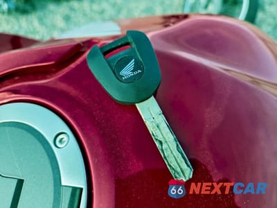 Zdjęcie 8 z 9 samochodu: 2024 HONDA CBR650 R VIN:MLHRH1552R5001643 - miniatura