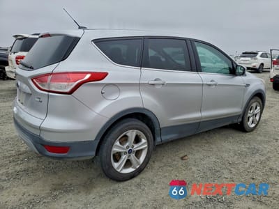 Trzecie zdjęcie samochodu z tyłu: 2016 FORD ESCAPE SE VIN:1FMCU9GX9GUB61731 - miniatura