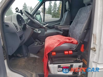 Zdjęcie 7 z 12 samochodu: 2006 DODGE SPRINTER 3500 DELIVERY VAN VIN:WD0PD544165937276 - miniatura