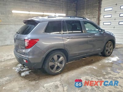 Trzecie zdjęcie samochodu z tyłu: 2019 HONDA PASSPORT TOURING VIN:5FNYF7H96KB006192 - miniatura