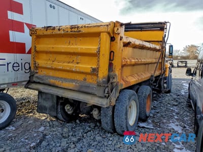 Czwarte zdjęcie samochodu z boku: 2012 INTERNATIONAL 7600 DUMP TRUCK VIN:1HTGRSJT5CJ627531 - miniatura