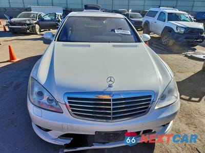 Piąte zdjęcie samochodu w środku: 2009 MERCEDES-BENZ S 550 4MATIC VIN:WDDNG86X49A261312 - miniatura