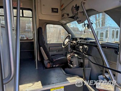 Piąte zdjęcie samochodu w środku: 2017 FORD ECONOLINE E450 SUPER DUTY CUTAWAY VAN VIN:1FDFE4FS9HDC32527 - miniatura