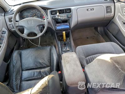 Zdjęcie 8 z 12 samochodu: 1999 HONDA ACCORD LX VIN:1HGCG6653XA104289 - miniatura