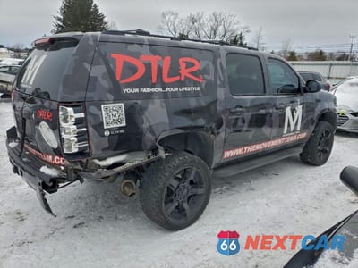 Trzecie zdjęcie samochodu z tyłu: 2010 CHEVROLET SUBURBAN K1500 LT VIN:1GNUKJE34AR254514 - miniatura