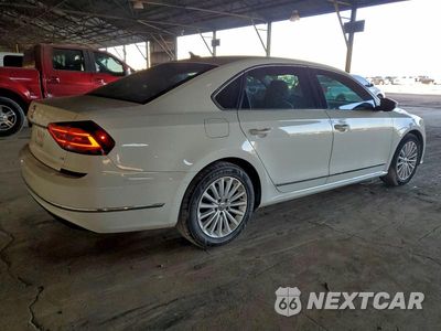 Piąte zdjęcie samochodu w środku: 2017 VOLKSWAGEN PASSAT SE VIN:1VWBT7A37HC076923 - miniatura