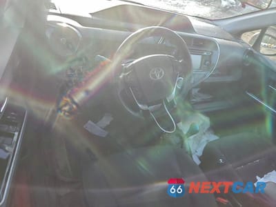 Zdjęcie 8 z 12 samochodu: 2018 TOYOTA PRIUS C VIN:JTDKDTB31J1602066 - miniatura