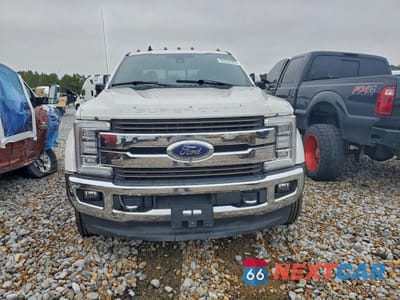 Piąte zdjęcie samochodu w środku: 2019 FORD F450 SUPER DUTY VIN:1FT8W4DT1KEF39827 - miniatura