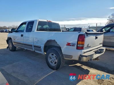 Drugie zdjęcie samochodu z przodu: 2000 CHEVROLET SILVERADO K1500 VIN:2GCEK19T2Y1205581 - miniatura