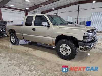 Czwarte zdjęcie samochodu z boku: 2002 CHEVROLET SILVERADO K1500 VIN:2GCEK19T921330150 - miniatura