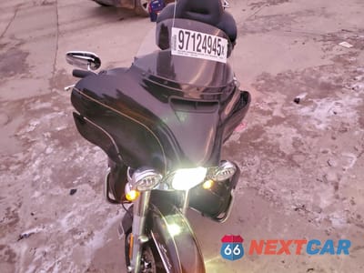 Piąte zdjęcie samochodu w środku: 2017 HARLEY-DAVIDSON FLHTK ULTRA LIMITED VIN:1HD1KED16HB607792 - miniatura