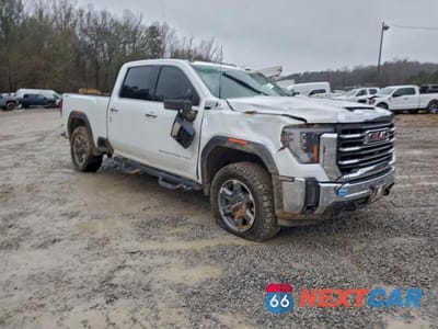Czwarte zdjęcie samochodu z boku: 2025 GMC SIERRA K2500 SLT VIN:1GT4UNE71SF149445 - miniatura