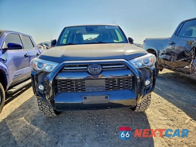 Piąte zdjęcie samochodu w środku: 2021 TOYOTA 4RUNNER SR5/SR5 PREMIUM VIN:JTEBU5JR8M5891795 - miniatura