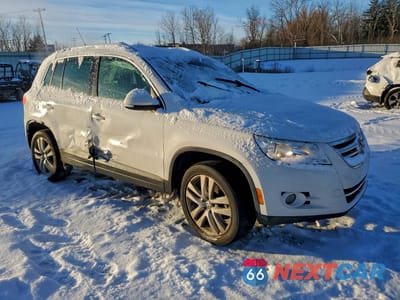 Czwarte zdjęcie samochodu z boku: 2011 VOLKSWAGEN TIGUAN S VIN:WVGBV7AX9BW511491 - miniatura