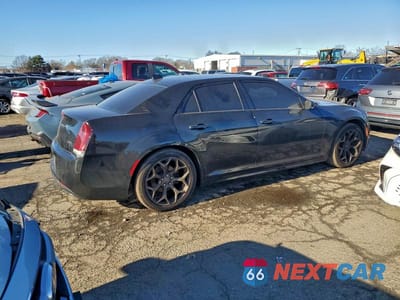 Trzecie zdjęcie samochodu z tyłu: 2016 CHRYSLER 300 S VIN:2C3CCABG4GH310912 - miniatura