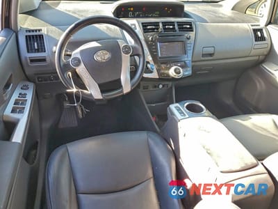 Zdjęcie 8 z 12 samochodu: 2013 TOYOTA PRIUS V VIN:JTDZN3EU9D3235412 - miniatura