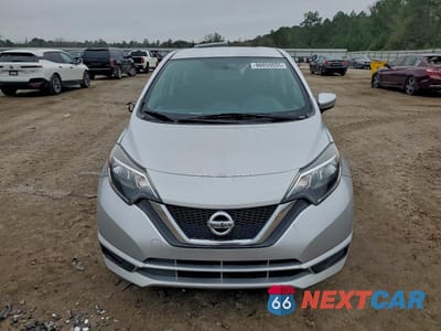 Piąte zdjęcie samochodu w środku: 2018 NISSAN VERSA NOTE S VIN:3N1CE2CPXJL369796 - miniatura