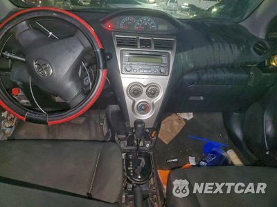 Zdjęcie 8 z 14 samochodu: 2012 TOYOTA YARIS VIN:JTDBT4K38CL036505 - miniatura