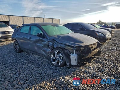 Czwarte zdjęcie samochodu z boku: 2025 HYUNDAI ELANTRA SEL SPORT VIN:KMHLM4DG1SU054933 - miniatura