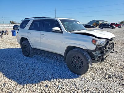Czwarte zdjęcie samochodu z boku: 2023 TOYOTA 4RUNNER SE VIN:JTERU5JR5P6119882 - miniatura