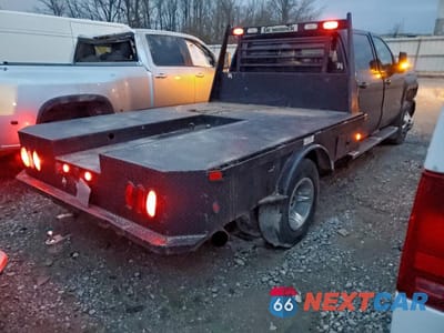 Trzecie zdjęcie samochodu z tyłu: 2017 CHEVROLET SILVERADO K3500 LT VIN:1GB4KZCY2HF139299 - miniatura