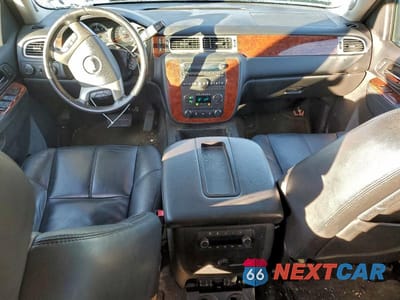 Zdjęcie 8 z 12 samochodu: 2012 CHEVROLET SUBURBAN K1500 LT VIN:1GNSKJE73CR326705 - miniatura