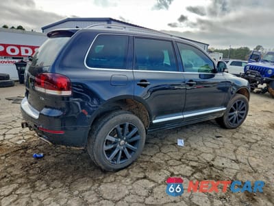Trzecie zdjęcie samochodu z tyłu: 2010 VOLKSWAGEN TOUAREG 2 VIN:WVGFK7A94AD004228 - miniatura