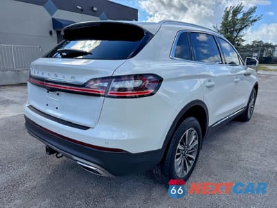 Trzecie zdjęcie samochodu z tyłu: 2021 LINCOLN NAUTILUS RESERVE VIN:2LMPJ8K90MBL12748 - miniatura