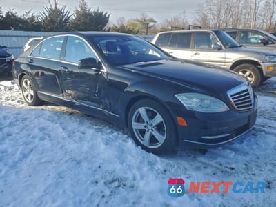 Czwarte zdjęcie samochodu z boku: 2010 MERCEDES-BENZ S 550 4MATIC VIN:WDDNG8GB6AA326300 - miniatura