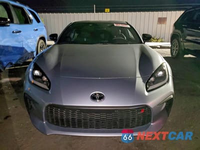 Piąte zdjęcie samochodu w środku: 2023 TOYOTA GR 86 PREM VIN:JF1ZNBF17P8759816 - miniatura