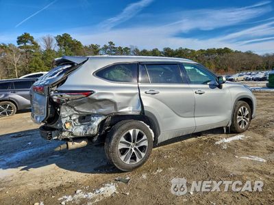 Trzecie zdjęcie samochodu z tyłu: 2021 TOYOTA HIGHLANDER XLE VIN:5TDGZRAH8MS521161 - miniatura