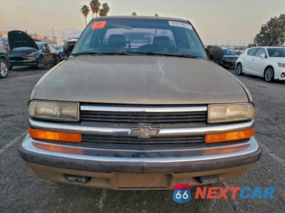 Piąte zdjęcie samochodu w środku: 1999 CHEVROLET S TRUCK S10 VIN:1GCCS19X3X8110839 - miniatura