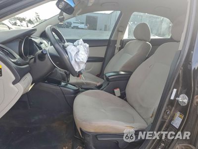 Zdjęcie 7 z 14 samochodu: 2010 KIA FORTE EX VIN:KNAFU4A21A5862912 - miniatura