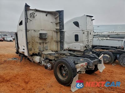 Trzecie zdjęcie samochodu z tyłu: 2024 KENWORTH T680 SEMI TRUCK VIN:1XKYD49X1RJ345760 - miniatura