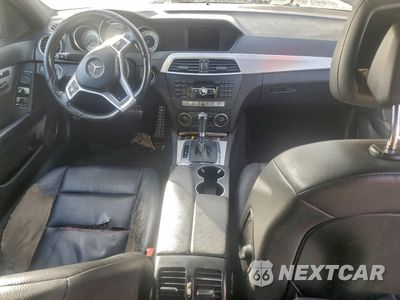 Zdjęcie 8 z 13 samochodu: 2013 MERCEDES-BENZ C 300 4MATIC VIN:WDDGF8AB5DR283420 - miniatura