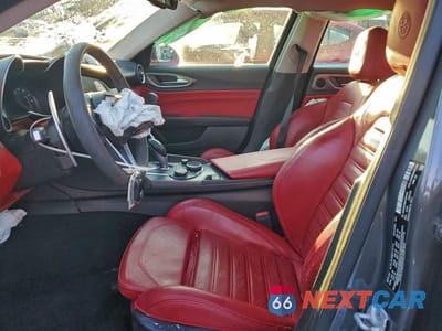 Zdjęcie 7 z 12 samochodu: 2018 ALFA ROMEO GIULIA TI Q4 VIN:ZARFAEEN0J7583158 - miniatura